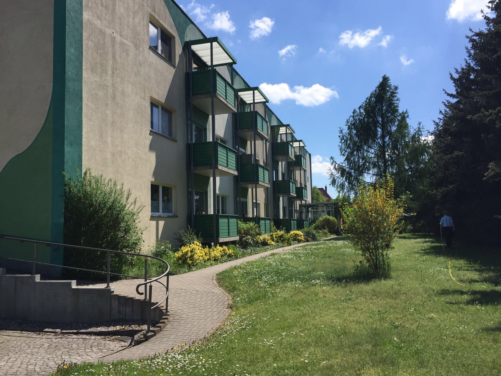 Hinterer Eingang mit Rollatorauffahrt